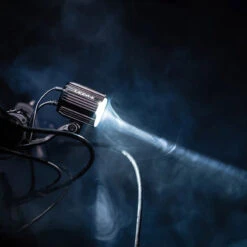 Lezyne Super HB STVZO E1000 Feu Avant Pour Vélo électrique -Abus Promos Boutique 4710582549243LezyneSuperHBSTVZOE1000E BikeFrontlicht1 LED ESPHB V104AE Action1